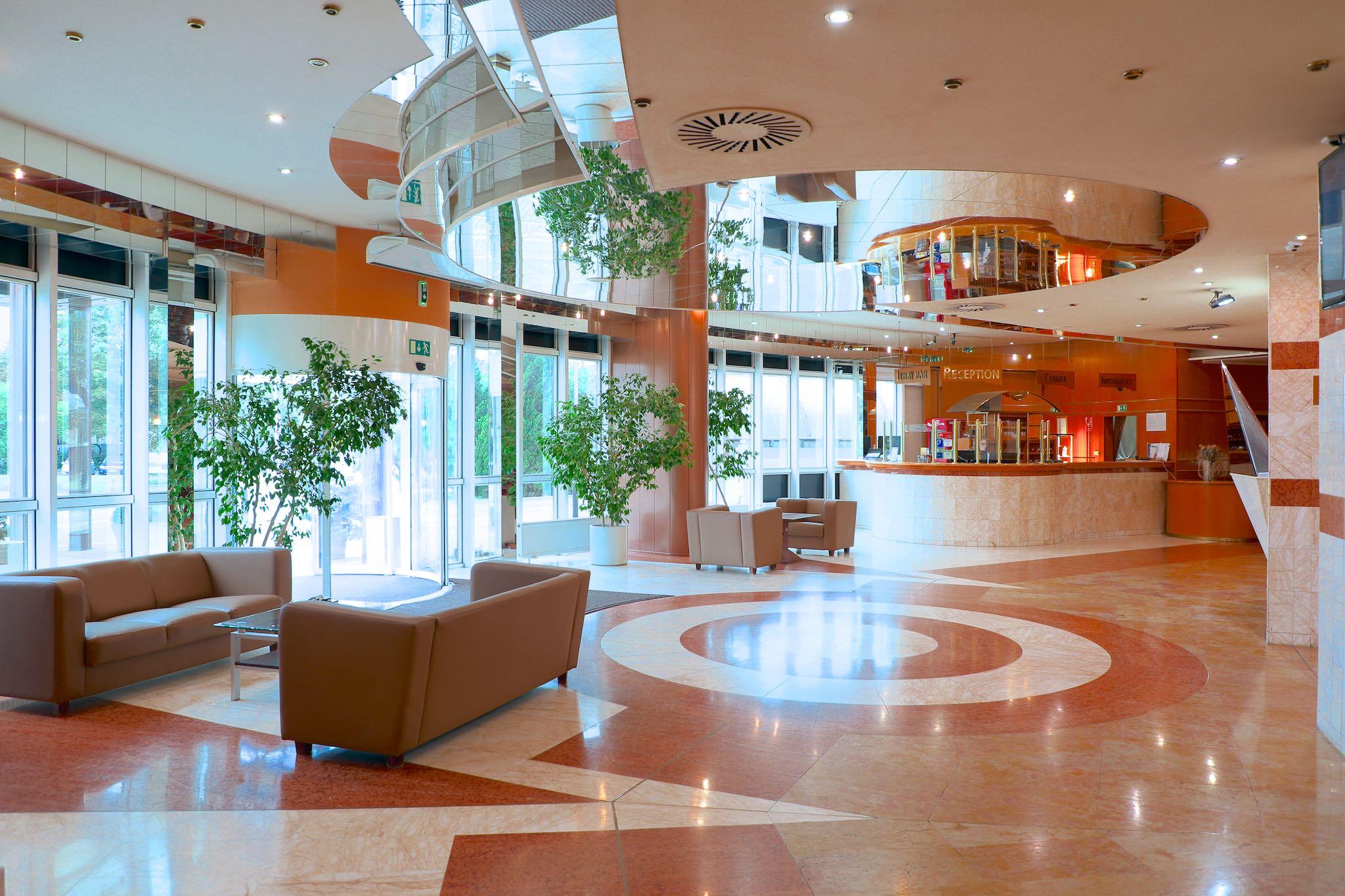 Cosmopolitan Bobycentrum Hotel 4*