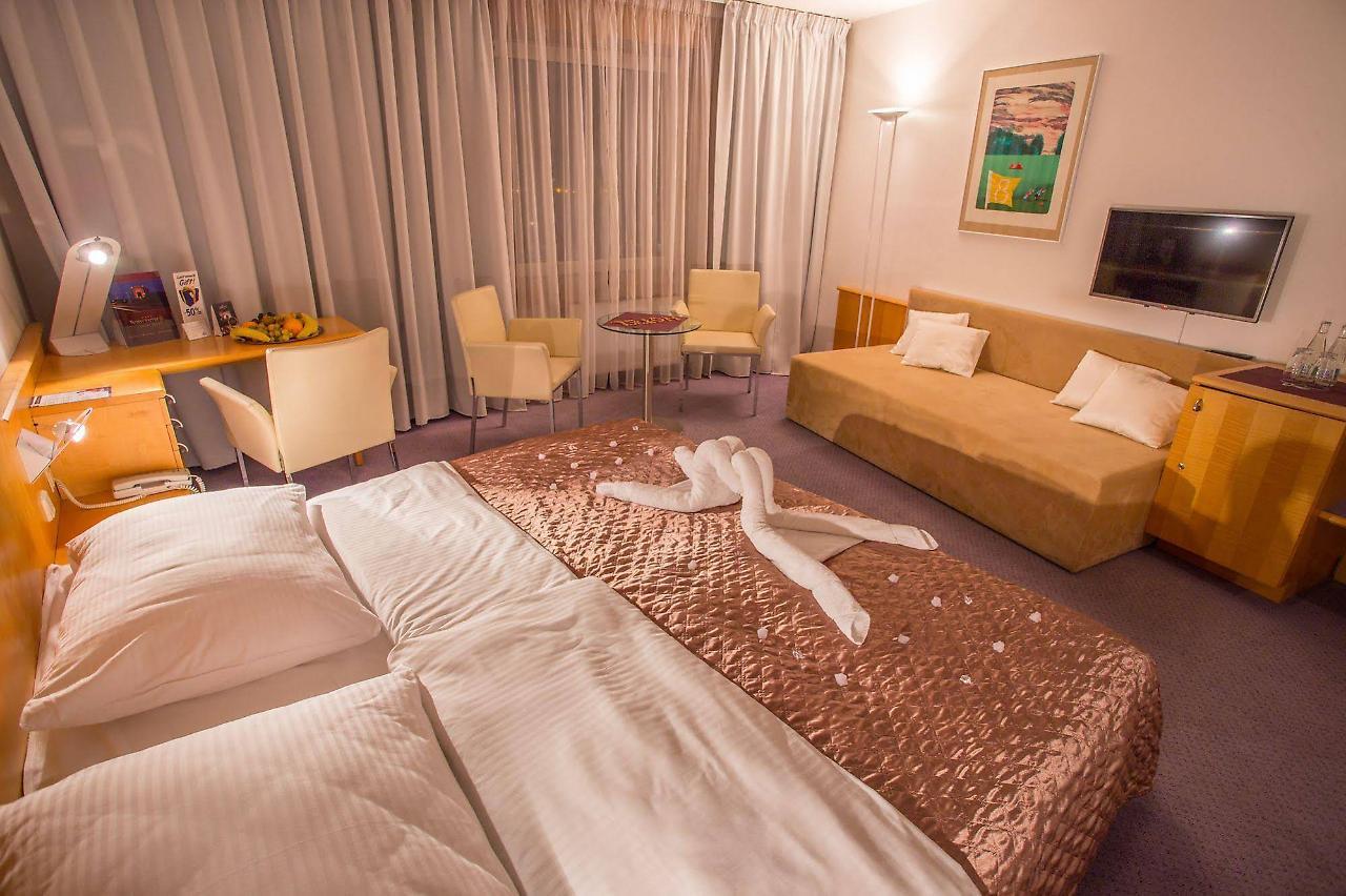 Hotel Cosmopolitan Bobycentrum 4*