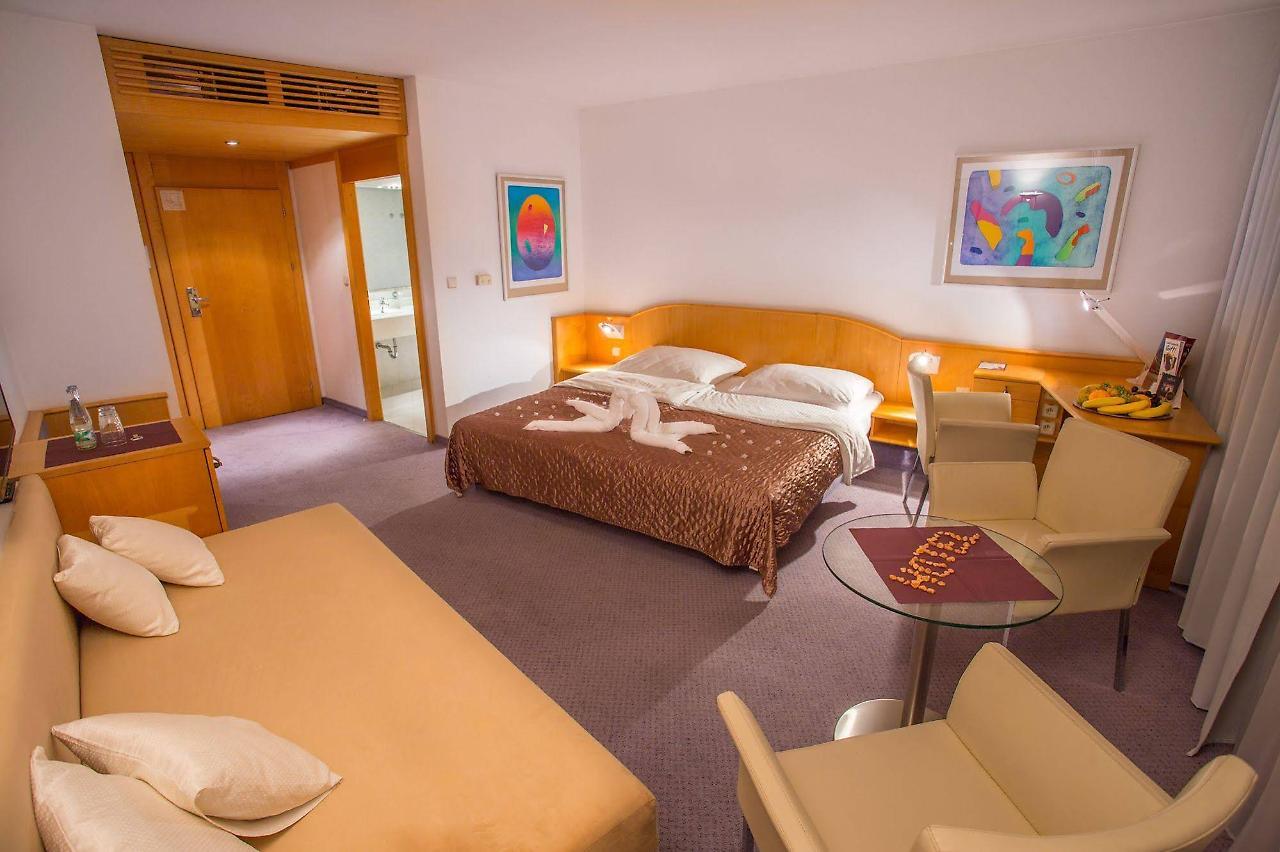 Cosmopolitan Bobycentrum Hotel 4*