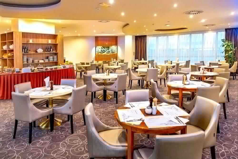 Hotel Cosmopolitan Bobycentrum - Czech Leading